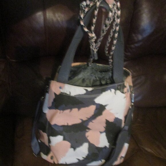 HTF Lululemon Crossbody Bag. Pink and Gray with Drawstring Closure. - Picture 1 of 9